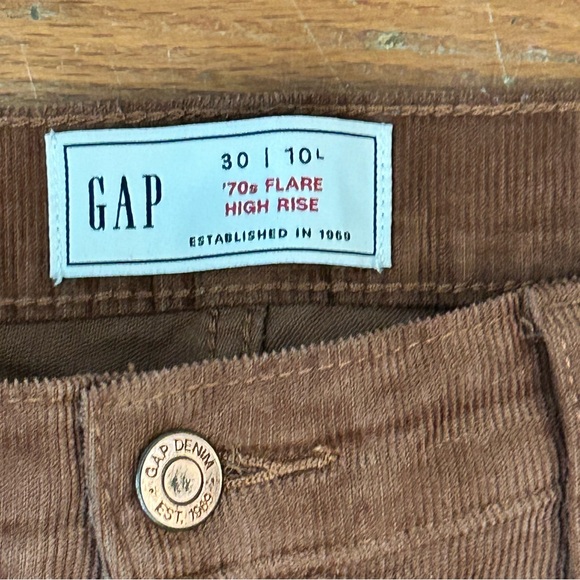 Gap Women's 70's flare Hi-rise Cords- 10L - Picture 3 of 4
